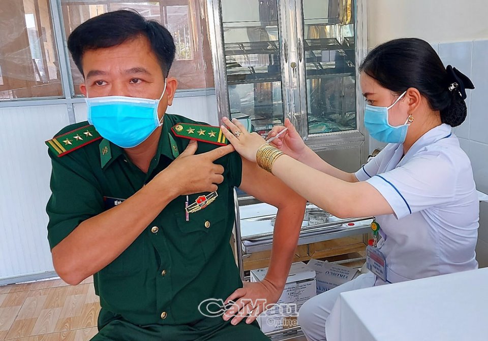Cà Mau: Cán bộ, chiến sĩ Biên phòng tiêm vắc xin ngừa Covid-19