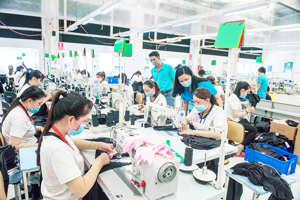 Phó Chủ tịch Liên đoàn Lao động tỉnh An Giang thăm, tặng quà đoàn viên, công nhân có hoàn cảnh đặc biệt khó khăn