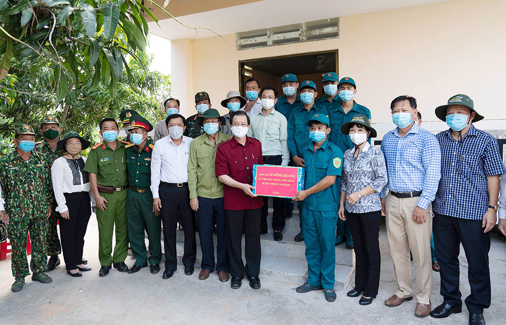 Bí thư Tỉnh ủy An Giang Lê Hồng Quang chỉ đạo: Cần phát huy vai trò "tai mắt" của nhân dân trong phòng, chống dịch bệnh COVID-19
