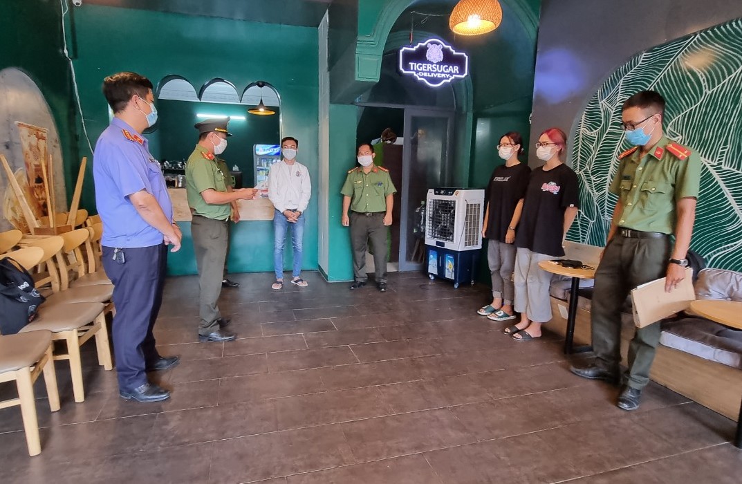 Khởi tố vụ án đưa chuyên gia nước ngoài nhập cảnh trái phép