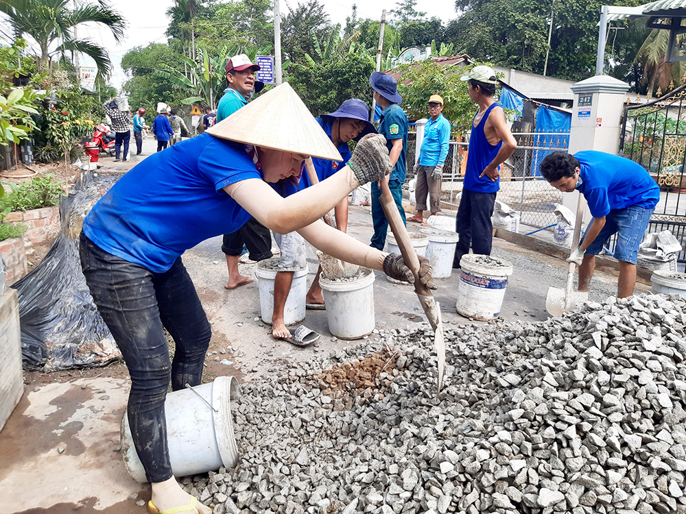 Huy động sức dân mở rộng đường giao thông