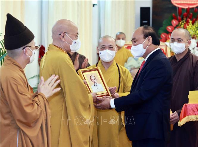 Chủ tịch nước Nguyễn Xuân Phúc tiếp Đoàn Lãnh đạo Giáo hội Phật giáo Việt Nam
