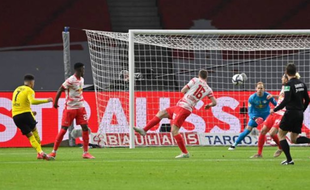 Haaland và Sancho hủy diệt tân HLV và tân binh Bayern, Dortmund lên ngôi