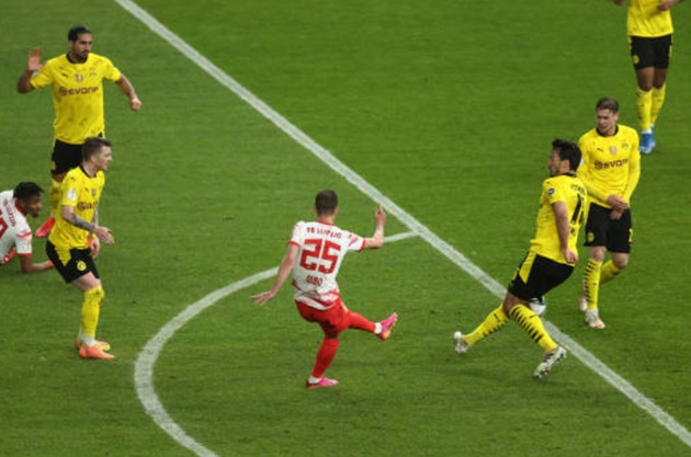 Haaland và Sancho hủy diệt tân HLV và tân binh Bayern, Dortmund lên ngôi