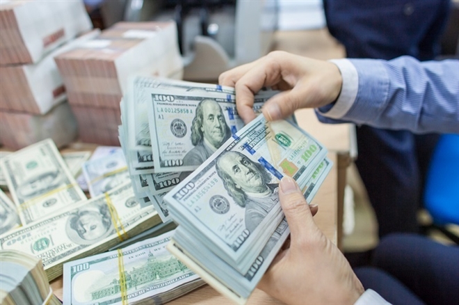 Tỷ giá USD hôm nay 15-5: Đồng USD lao dốc sau một phiên tăng phi mã