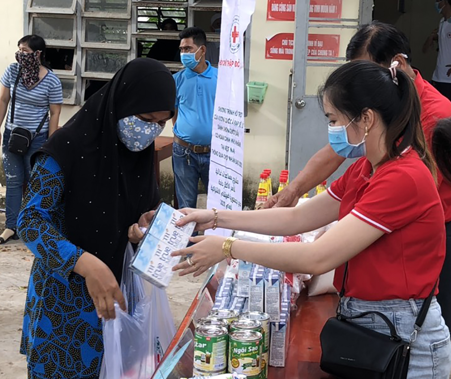 “Chợ nhân đạo” đến với người nghèo vùng biên An Phú