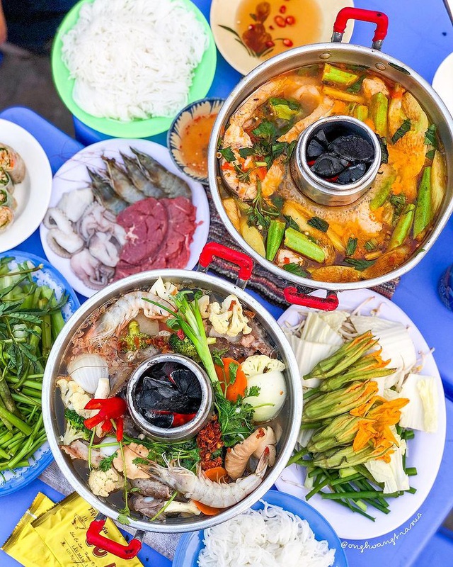 Lạ lùng món lẩu "than thở" miền Tây, khách "toát mồ hôi" thưởng thức