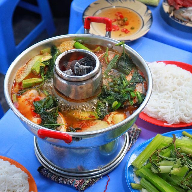Lạ lùng món lẩu "than thở" miền Tây, khách "toát mồ hôi" thưởng thức