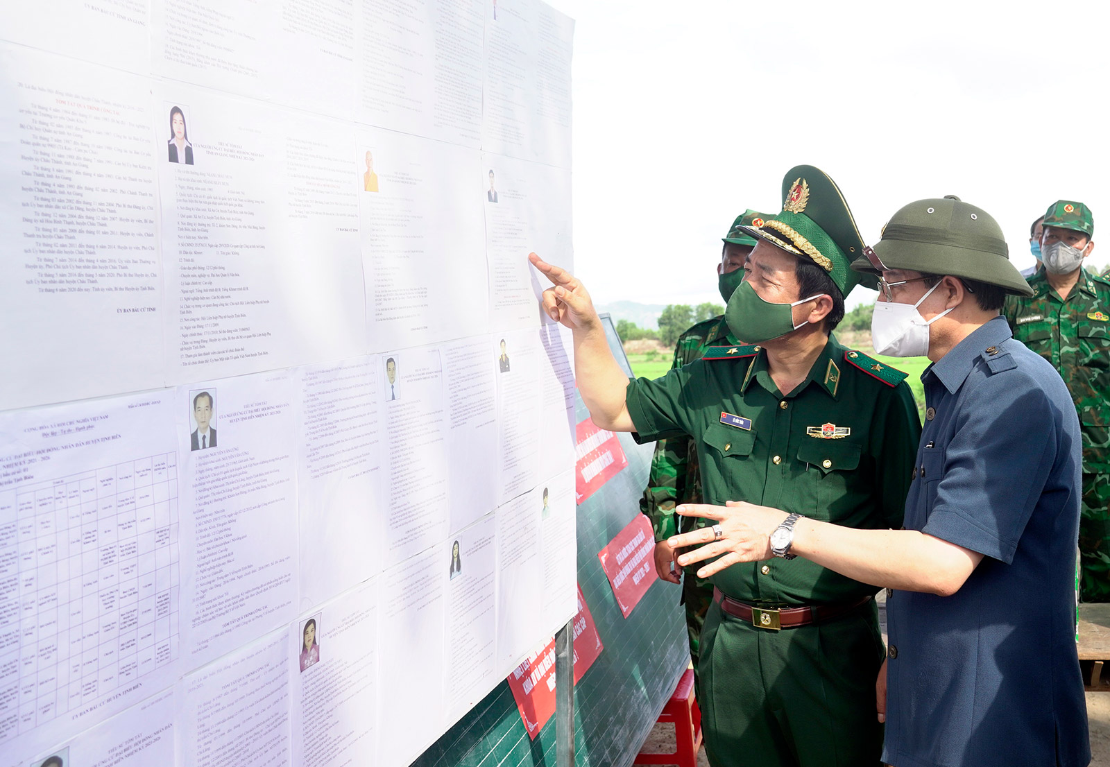 Lãnh đạo Bộ Tư lệnh Bộ đội Biên phòng và Tỉnh ủy An Giang thăm, động viên cán bộ, chiến sĩ tại các chốt biên giới