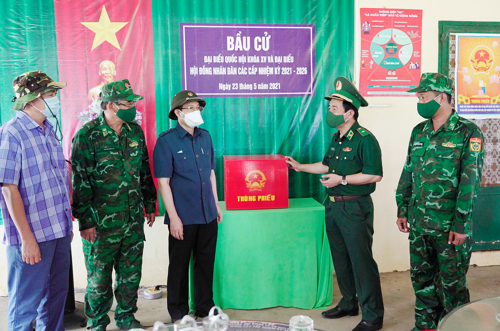 Lãnh đạo Bộ Tư lệnh Bộ đội Biên phòng và Tỉnh ủy An Giang thăm, động viên cán bộ, chiến sĩ tại các chốt biên giới
