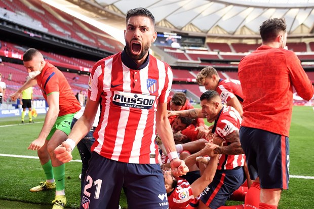 La Liga: Barcelona đầu hàng, Atletico chạm tay vào chức vô địch