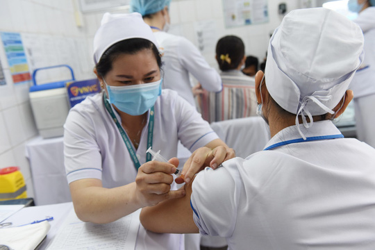Thêm gần 1,7 triệu liều vắc-xin Covid-19, ai sẽ được tiêm tiếp theo?