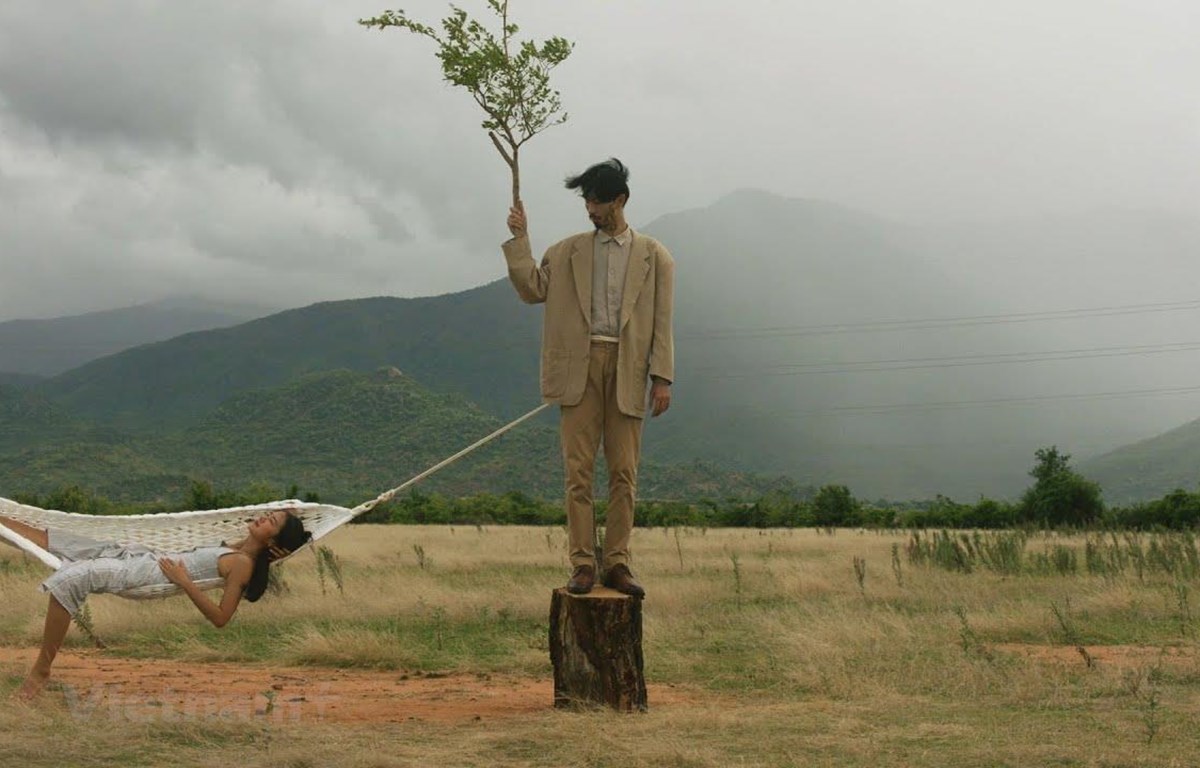 'Trốn tìm' đạt 10 triệu views, đánh dấu sự trưởng thành của Đen Vâu