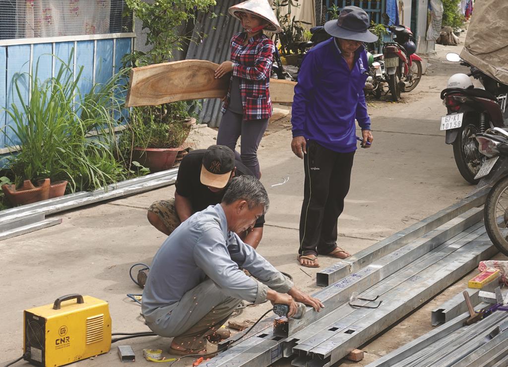 Nông dân sản xuất giỏi, tích cực làm từ thiện