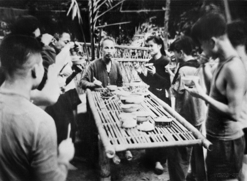 Bác Hồ - Người là niềm tin thiết tha nhất