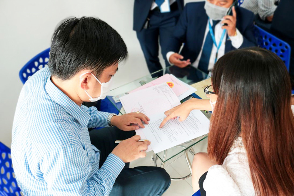 TNR Stars Thoại Sơn bàn giao sổ hồng cho những cư dân đầu tiên