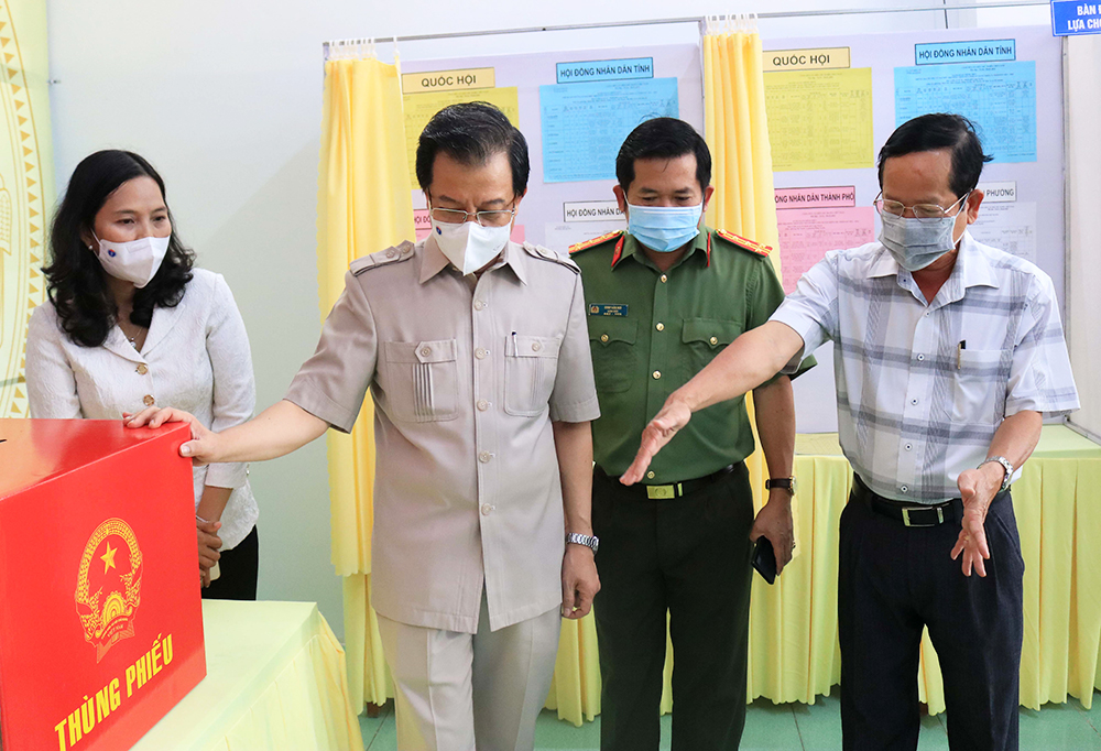 “Người dân đã chung tay với Đảng, chính quyền chuẩn bị ngày hội”