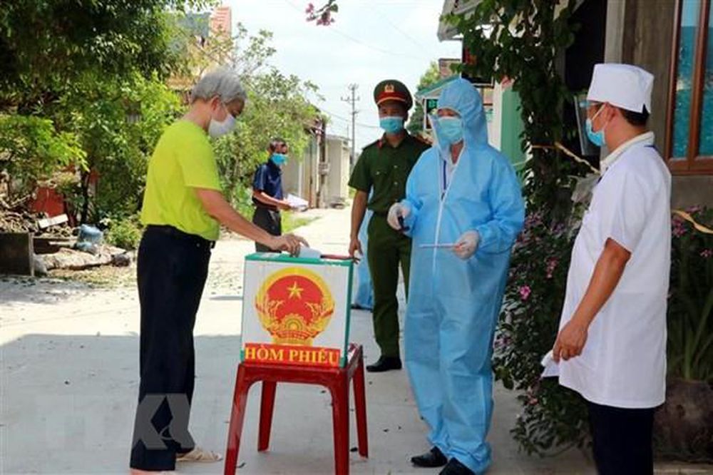 Tính đến 17 giờ 30 phút, 95,65% cử tri cả nước đã đi bầu cử