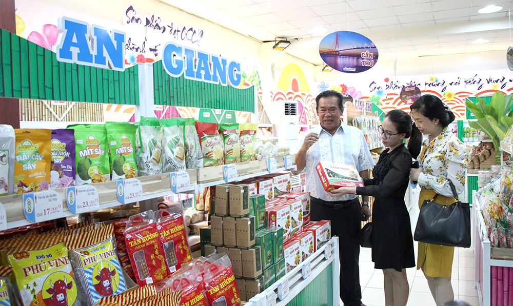 Tâm huyết phát triển sản phẩm đặc sản địa phương