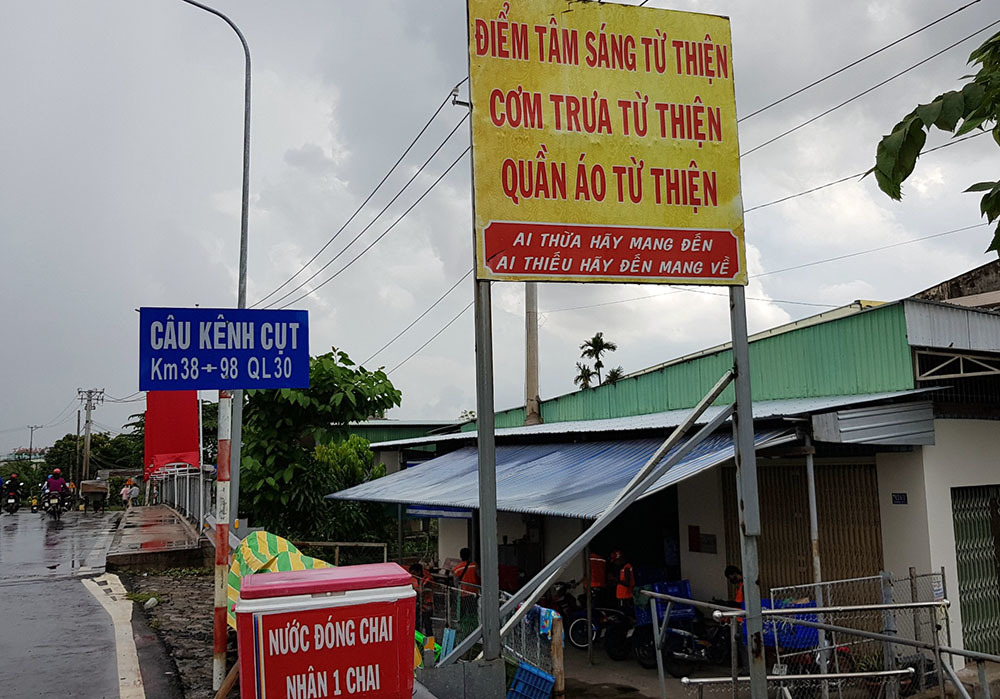 Đồng Tháp: Vợ chồng ở nhà thuê mỗi ngày tặng trăm suất cơm cho người nghèo