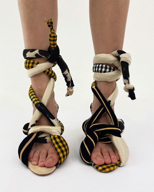 Những đôi sandal không kém phần cực đoan, bền vững và sang trọng