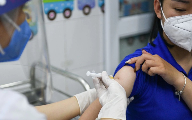 Các nước đẩy mạnh tiêm vaccine phòng Covid-19