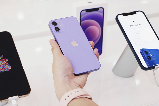 iPhone 12 liên tục giảm giá tại Việt Nam