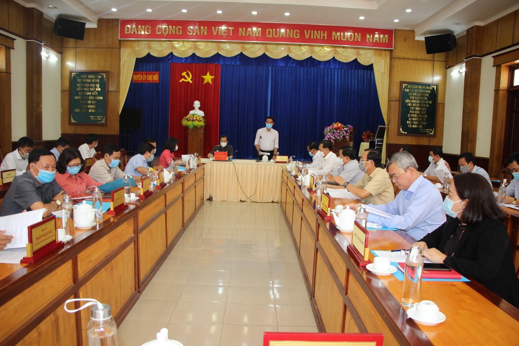 Bí thư Tỉnh ủy Lê Hồng Quang kiểm tra tình hình sạt lở và làm việc với lãnh đạo huyện Chợ Mới về tình hình phát triển kinh tế- xã hội