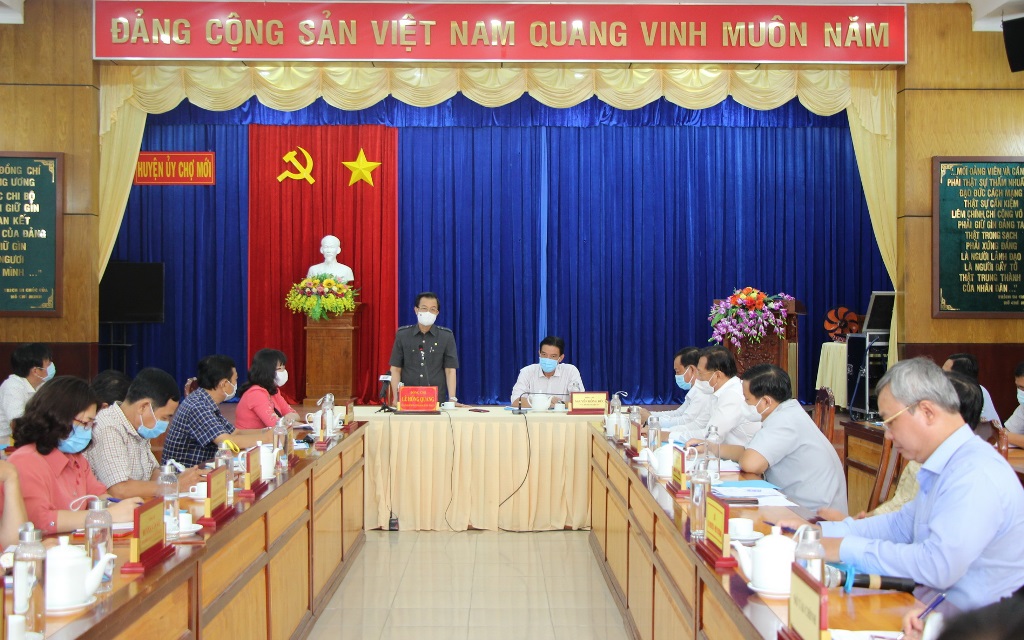 Bí thư Tỉnh ủy Lê Hồng Quang kiểm tra tình hình sạt lở và làm việc với lãnh đạo huyện Chợ Mới về tình hình phát triển kinh tế- xã hội