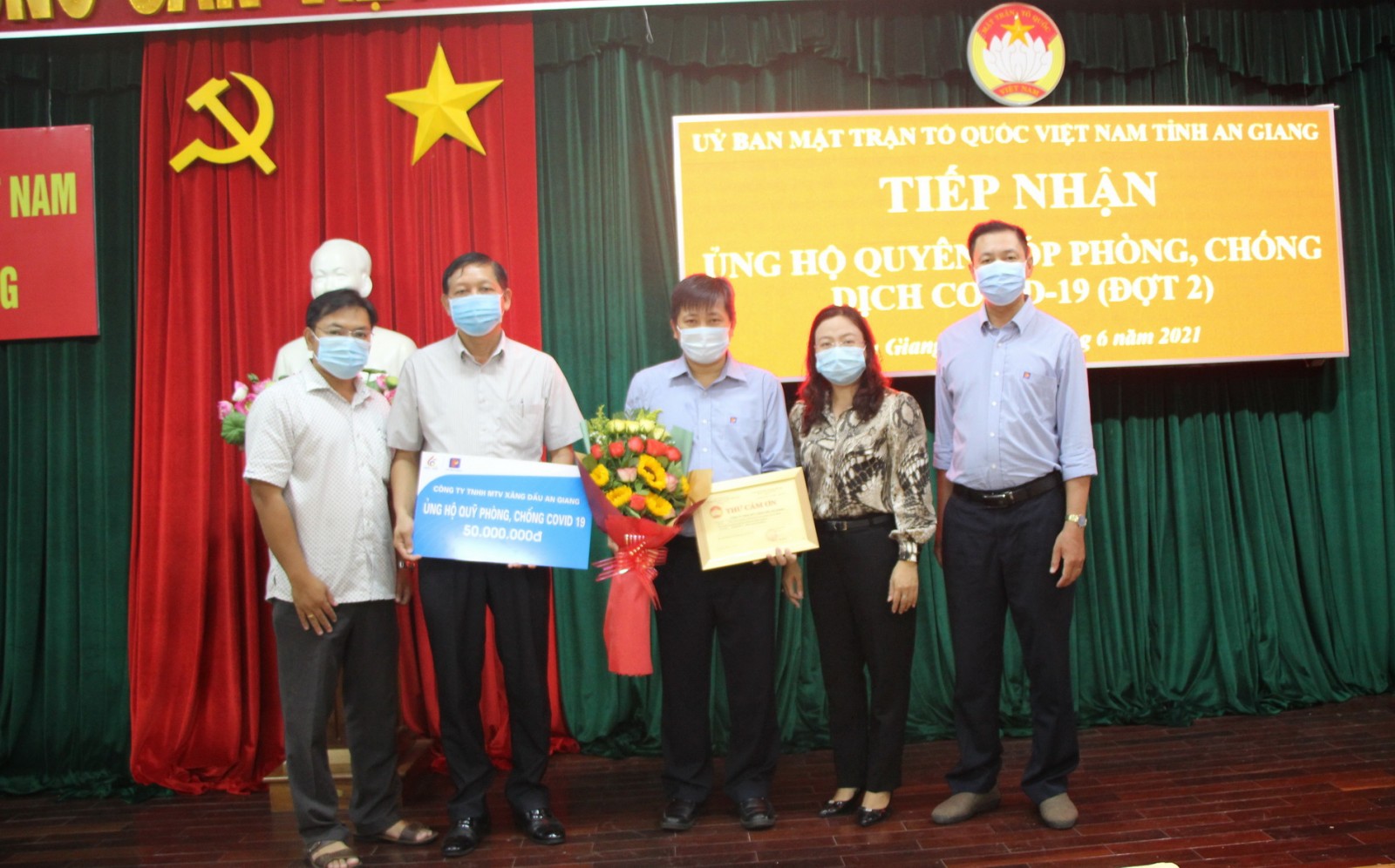 Công ty TNHH MTV Xăng dầu An Giang ủng hộ 50 triệu đồng phòng, chống dịch bệnh COVID-19