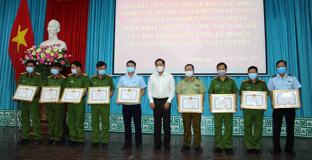Nhiều chuyển biến tích cực trong đấu tranh phòng, chống buôn lậu