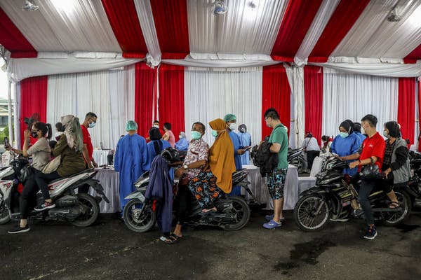 Chần chừ phong tỏa, Indonesia đang dọn đường cho ác mộng COVID-19