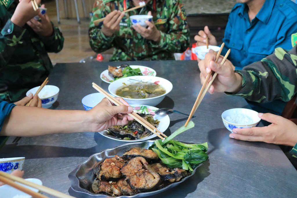 Ngày và đêm canh gác biên cương