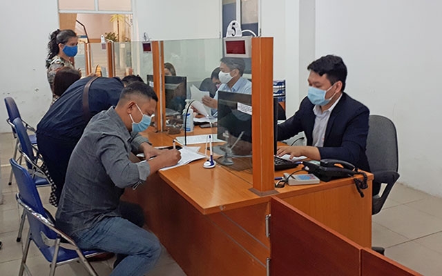 Năm tháng, gần 296 nghìn người hưởng trợ cấp thất nghiệp