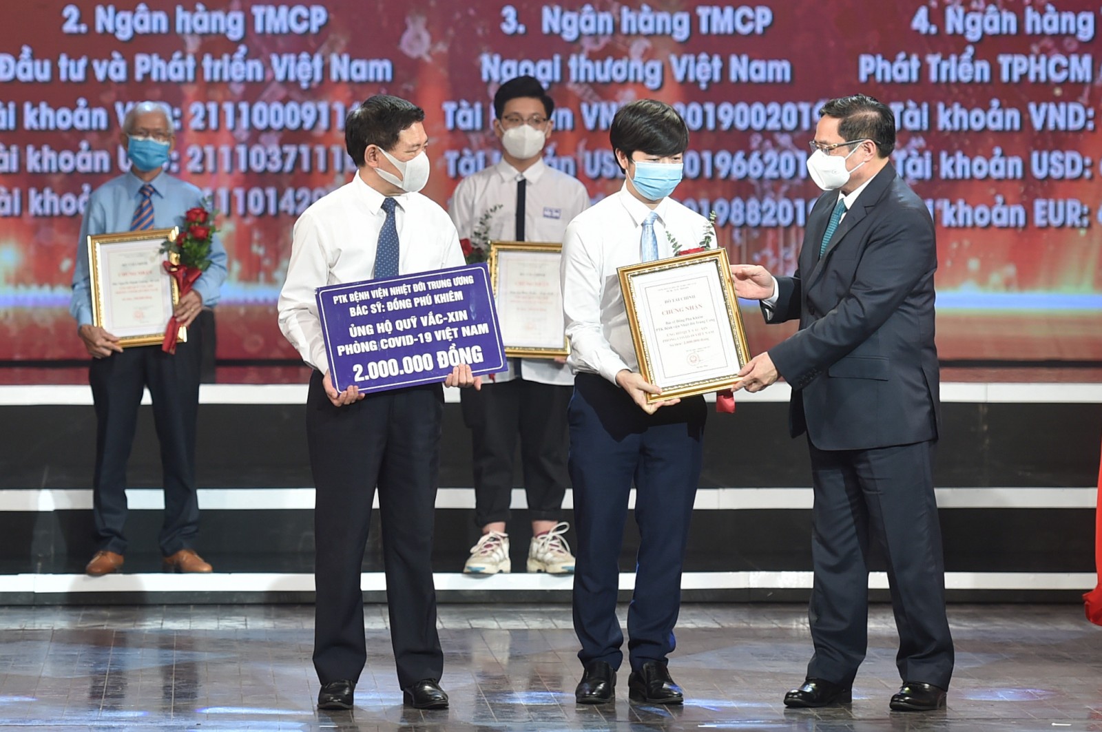 Thủ tướng Phạm Minh Chính: Trân trọng mọi đóng góp, huy động mọi nguồn lực để sớm có vaccine cho nhân dân
