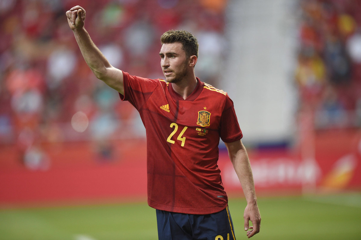 MU đàm phán Dembele, Barca mua Laporte
