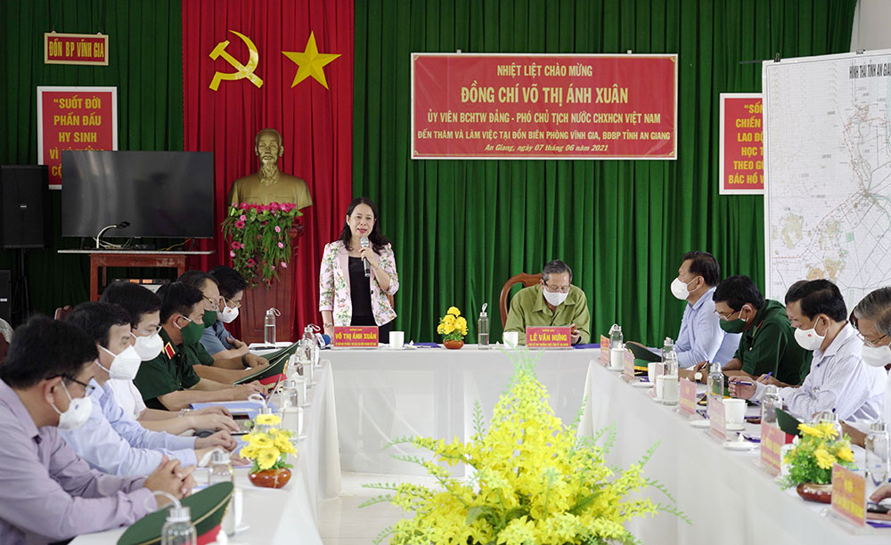 Phó Chủ tịch nước Cộng hòa Xã hội Chủ nghĩa Việt Nam Võ Thị Ánh Xuân thăm, kiểm tra, động viên lực lượng làm nhiệm vụ bảo vệ biên giới và phòng, chống dịch bệnh COVID-19 tại tỉnh An Giang
