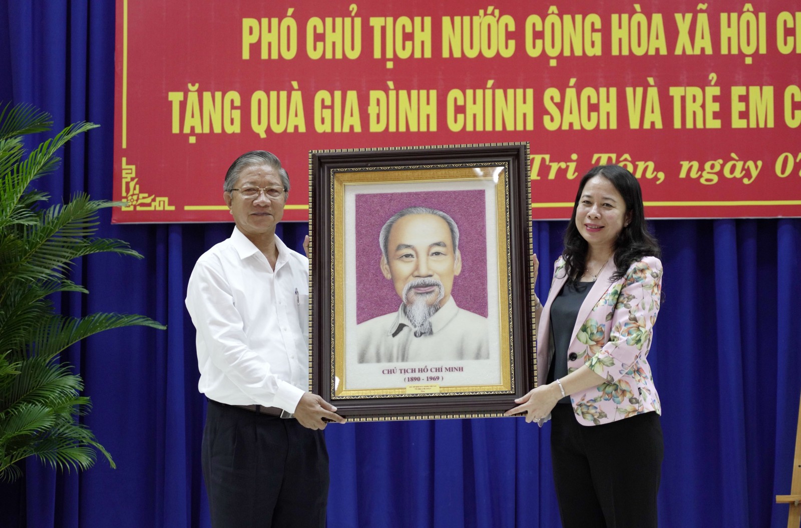 Phó Chủ tịch nước Cộng hòa Xã hội Chủ nghĩa Việt Nam Võ Thị Ánh Xuân thăm, kiểm tra, động viên lực lượng làm nhiệm vụ bảo vệ biên giới và phòng, chống dịch bệnh COVID-19 tại tỉnh An Giang