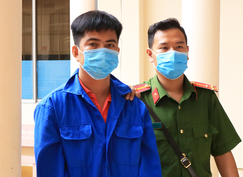 An Giang: Xét xử 4 bị cáo tổ chức cho người khác xuất cảnh trái phép