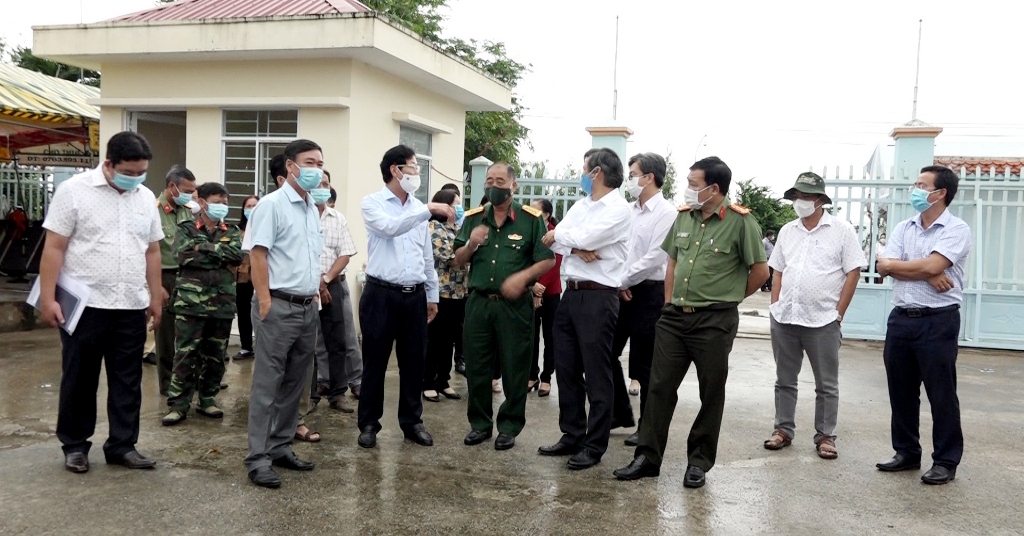 Phó Chủ tịch UBND tỉnh An Giang Lê Văn Phước kiểm tra công tác phòng, chống dịch bệnh COVID-19 tại 2 huyện biên giới Tri Tôn và Tịnh Biên