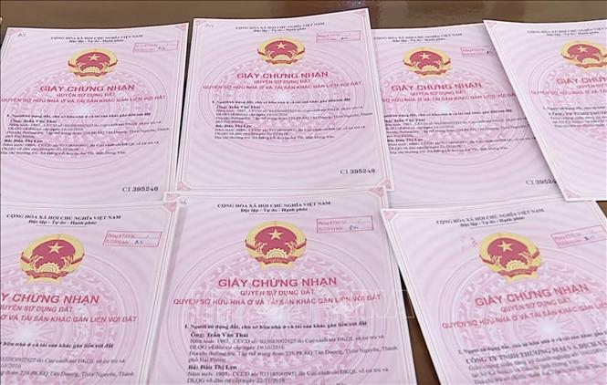 Làm giả hàng chục giấy chứng nhận quyền sử dụng đất để chiếm đoạt 34 tỷ đồng