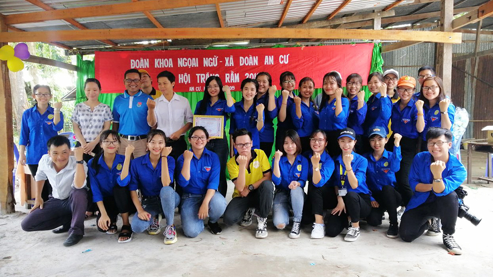 “Hai vai” Bí thư Đoàn cấp xã kiêm Chính trị viên phó