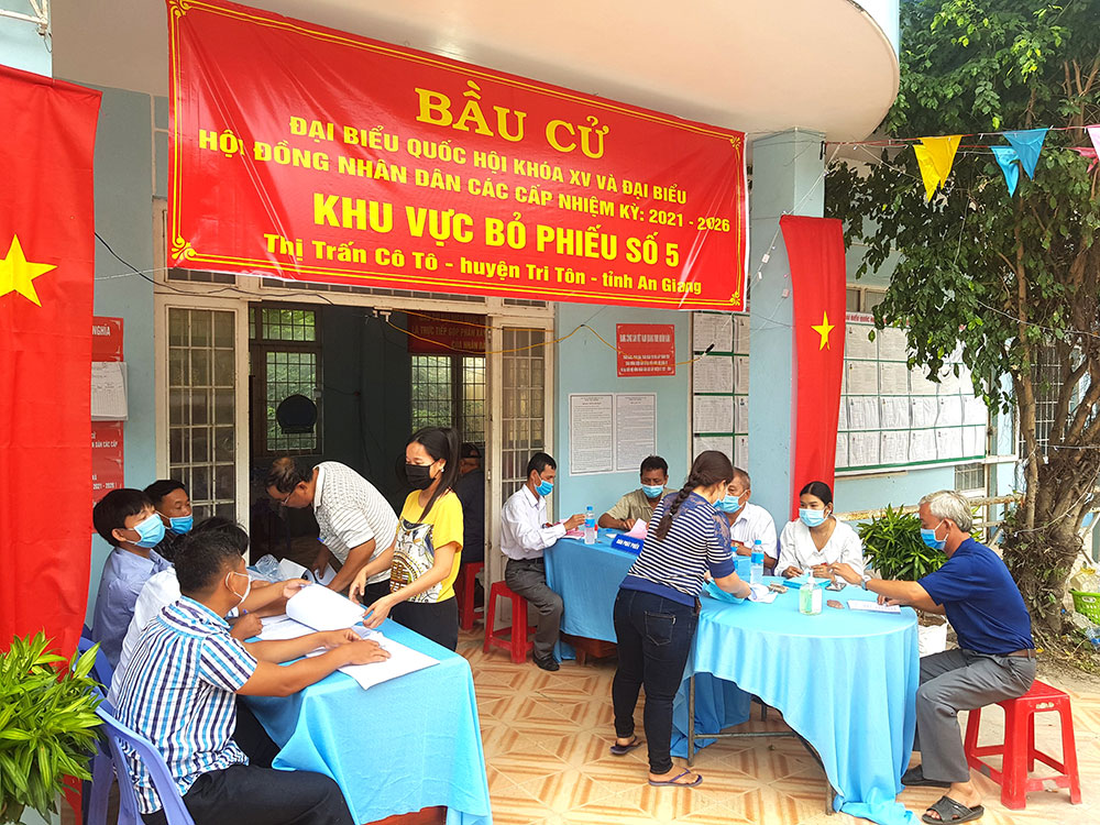 Tri Tôn nỗ lực hoàn thành “đa nhiệm vụ”