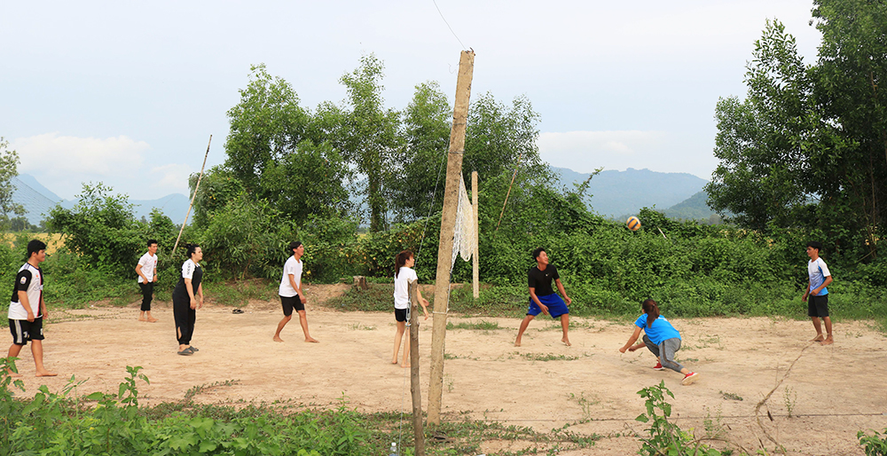“Hai vai” Bí thư Đoàn cấp xã kiêm Chính trị viên phó