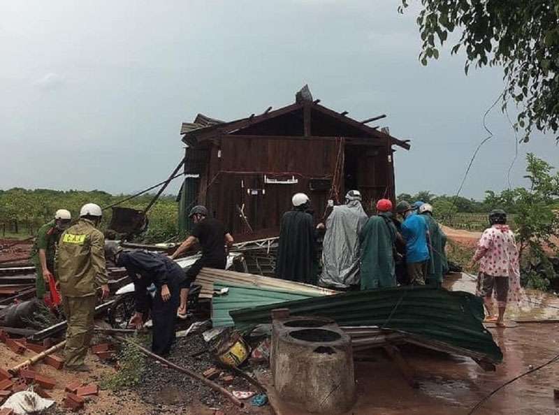 Mưa lớn kèm lốc xoáy gây nhiều thiệt hại ở Ea Súp
