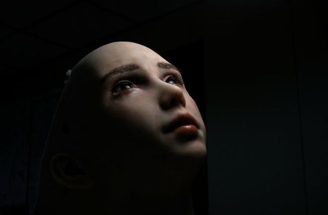 Ra mắt robot y tá mới, là 'em gái' của người máy Sophia