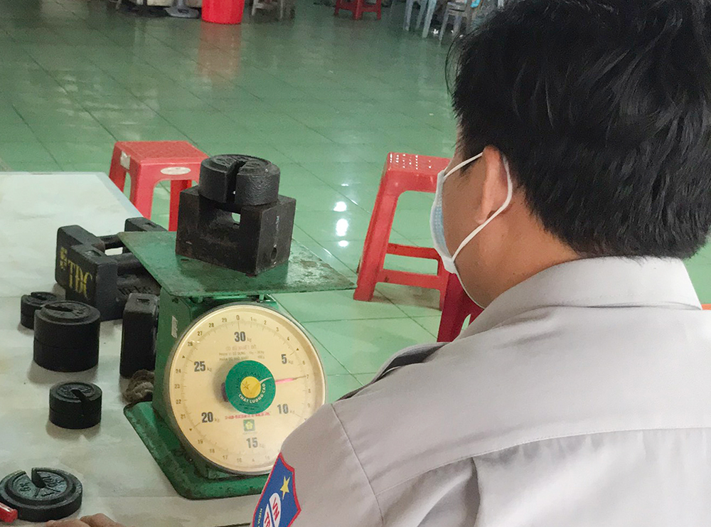 Hỗ trợ kiểm định cân đồng hồ lò xo tại các điểm chợ