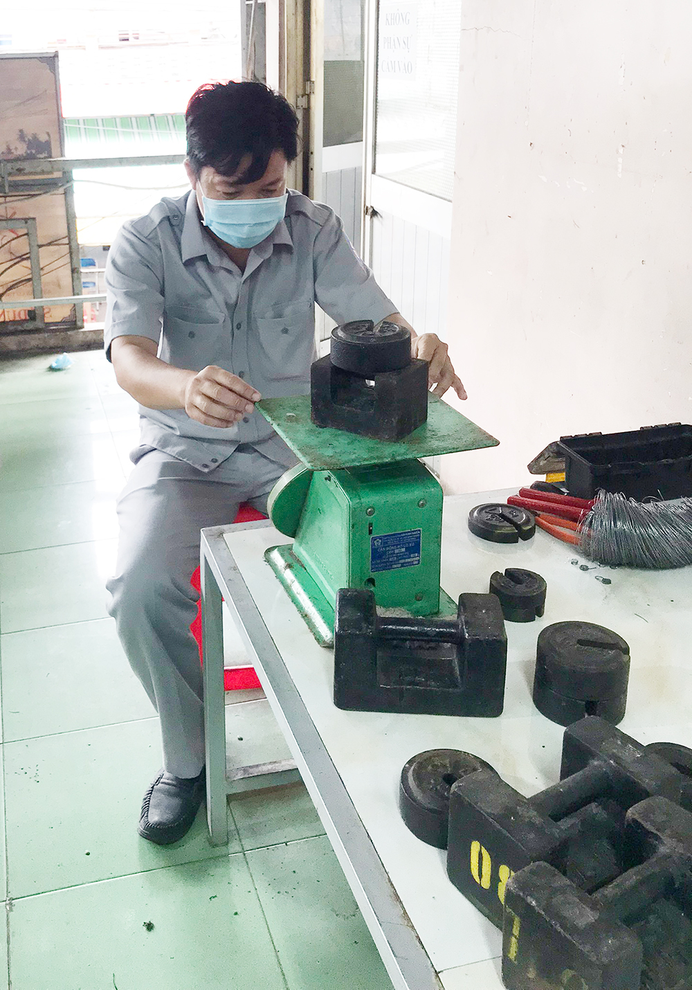 Hỗ trợ kiểm định cân đồng hồ lò xo tại các điểm chợ