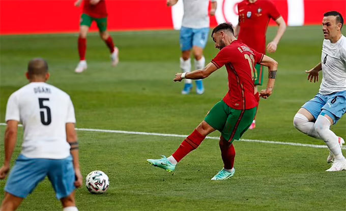Ronaldo, Bruno Fernandes giúp Bồ Đào Nha thắng '4 sao'