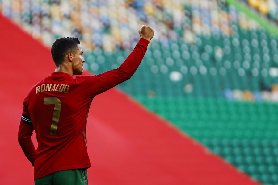 Ronaldo, Bruno Fernandes giúp Bồ Đào Nha thắng '4 sao'